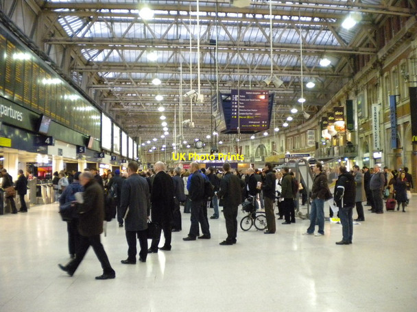 Photo 6"x4" Evening rush at London Waterloo London c2010