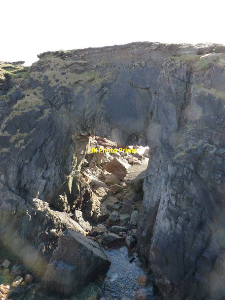 Photo 6"x4" Rock arch near the Ge\u00c3\u00b2dha an Fhaing Balmartin c2012