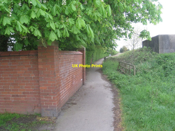 Photo 6"x4" Footpath into town Goole c2012