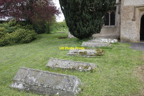 Photo 6"x4" Tombs in a row Kelmscot c2012