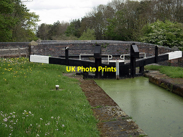 Photo 6"x4" Bank Lock at Tirymynach Pool Quay c2012