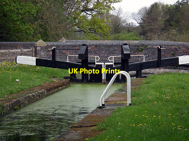 Photo 6"x4" Bank Lock on the Montgomery Canal Pool Quay c2012 P1