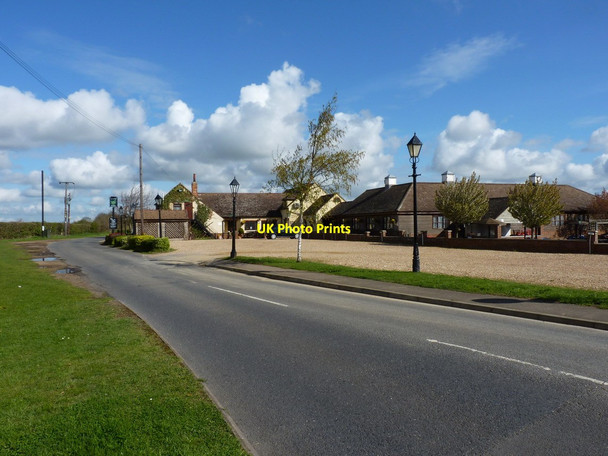 Photo 6"x4" The Green Man - hotel & pub Southill\/TL1542 c2012