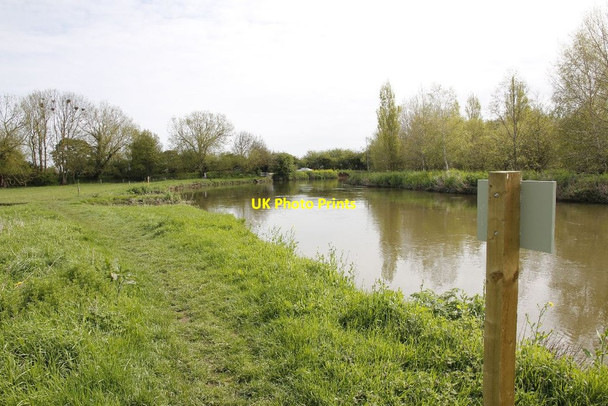 Photo 6"x4" Back towards the bridge Eaton Hastings c2012