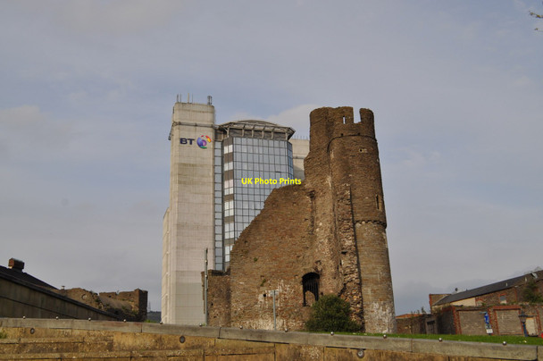 Photo 6"x4" Swansea castle - old meets new. Swansea\/Abertawe c2012