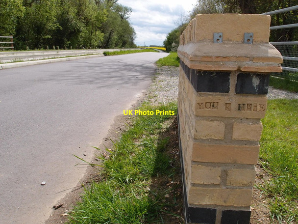 Photo 6"x4" Brick plinth Oakington c2012