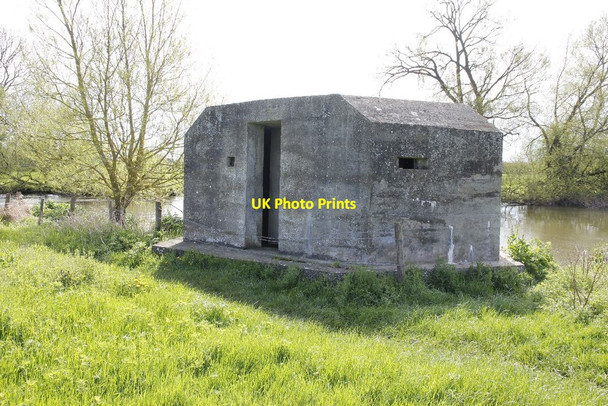 Photo 6"x4" Back with a fence Eaton Hastings c2012
