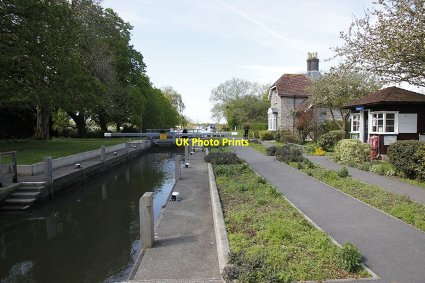 Photo 6"x4" Along Grafton lock Radcot c2012