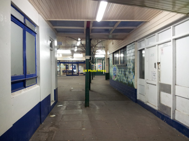 Photo 6"x4" The walkway from the bus station to the railway platform Ryde Ryde c2012