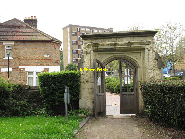 Photo 6"x4" Croydon Minster: ancient churchyard gateway Croydon\/TQ3365 c2012