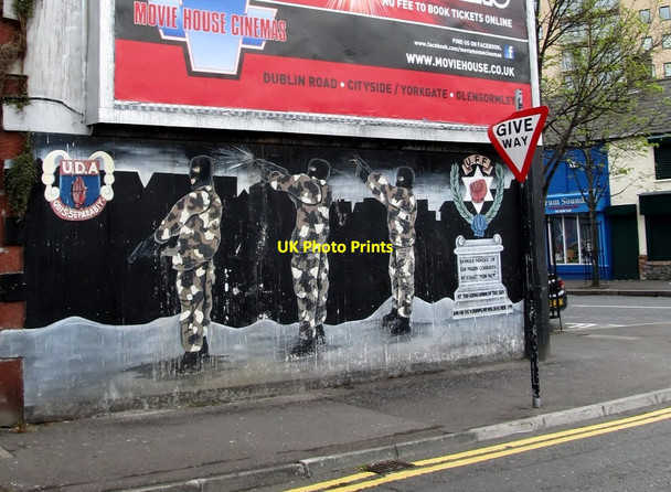 Photo 6"x4" A Loyalist Mural in Boyne Court off Sandy Row Belfast c2012