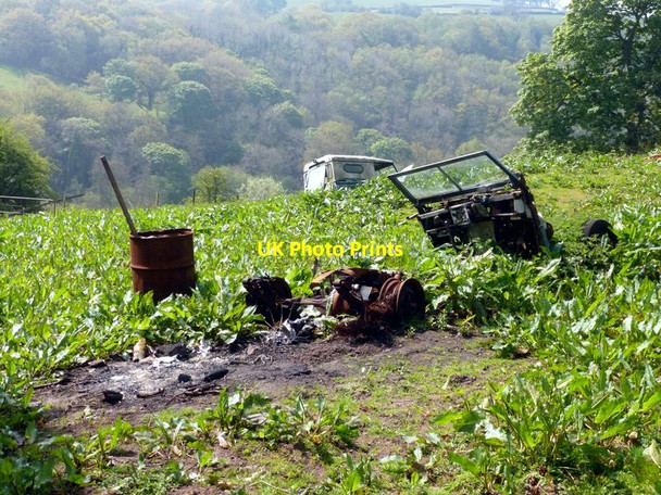 Photo 6"x4" Land Rover graveyard Foxt c2012