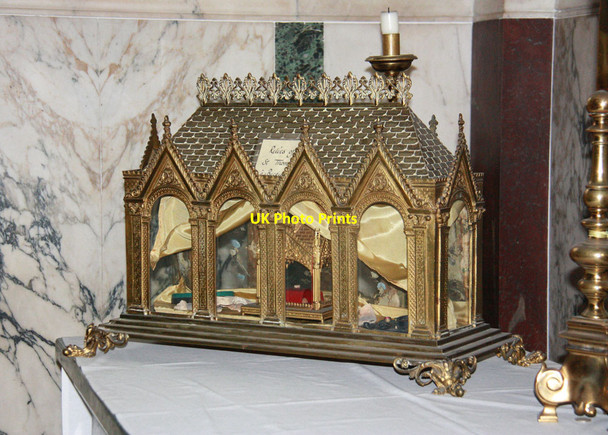 Photo 6"x4" Westminster Cathedral - Reliquary Westminster c2011