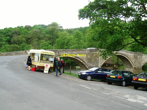Photo 6"x4" Barden Bridge on the River Wharfe Yorkshire Drebley c2005