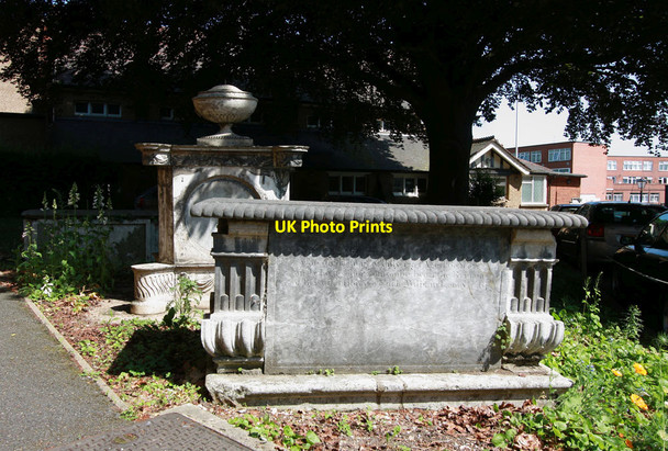 Photo 6"x4" St Mary, High Road, South Woodford - Churchyard Woodford\/TQ4091 c2012