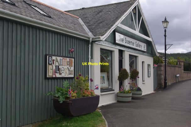 Photo 6"x4" The Braemar Gallery Auchendryne c2012