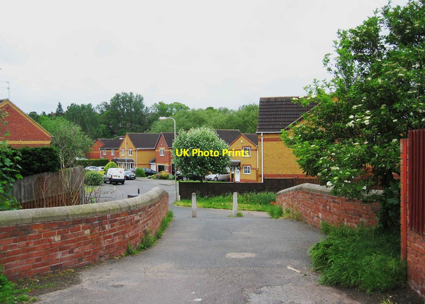 Photo 6"x4" Looking across the Stourbridge Canal to Richardson Drive, Audnam, Stourbridge Stourbridge c2012