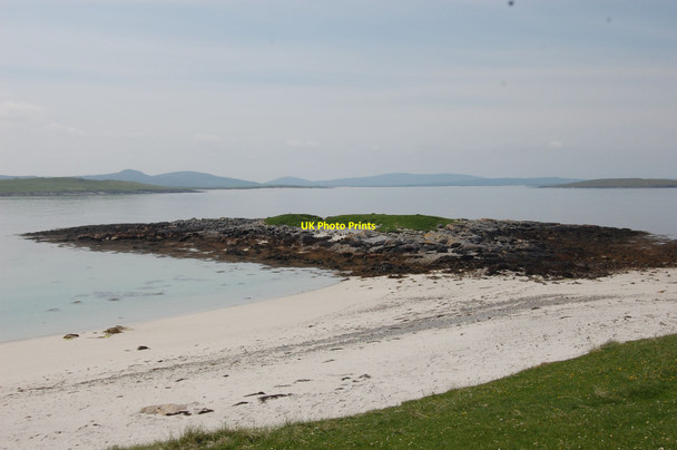 Photo 6"x4" Dun islet , South Berneray Port nan Long c2009