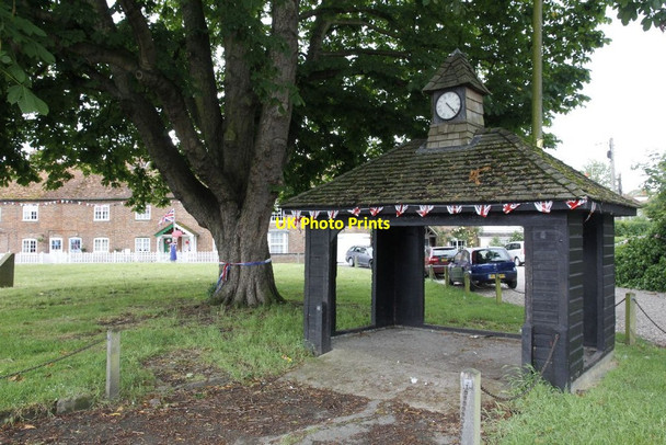 Photo 6"x4" Bunting round the bus shelter Cholsey c2012