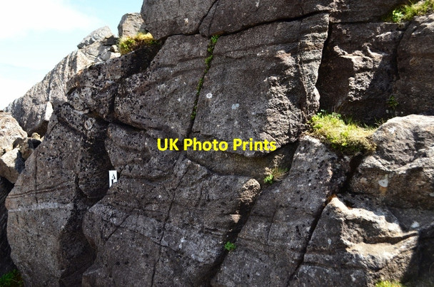 Photo 6"x4" Unit 13 Slumping - Eastern Layered Intrusion Kinloch\/NM4099 c2012