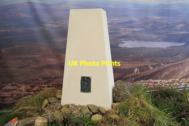 Photo 6"x4" Triangulation pillar Ratho Station c2012