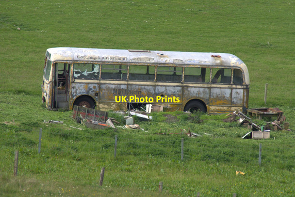 Photo 6"x4" Old bus at Brough, South Nesting Brough\/HU4754 c2012