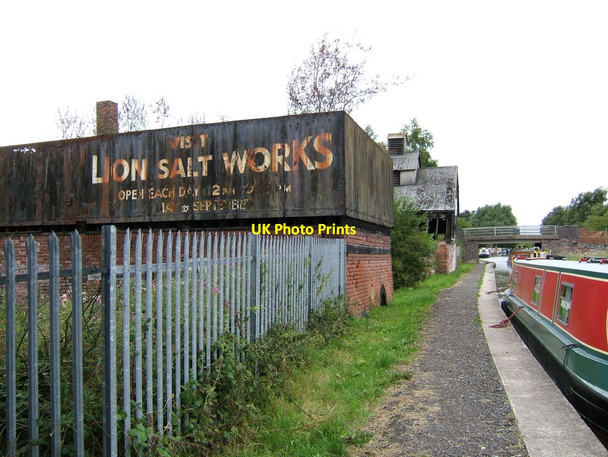 Photo 6"x4" Canal tow-path in August 2005 Northwich c2005