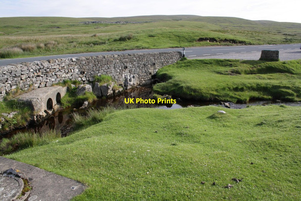 Photo 6"x4" Two benchmarks at Batty Green Ribble Head\/SD7779 c2012