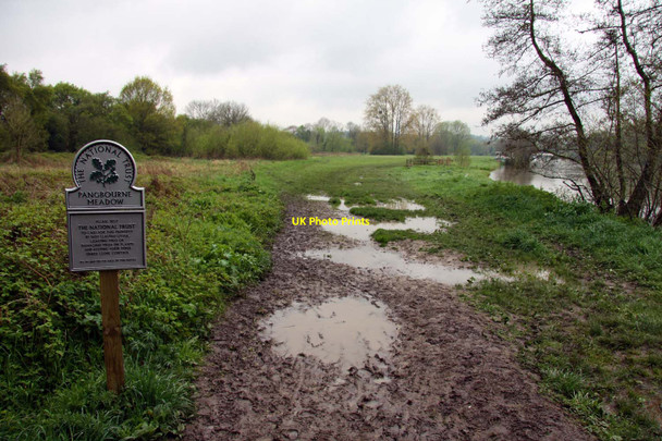 Photo 6"x4" A muddy Thames Path on Pangbourne Meadow Pangbourne c2012