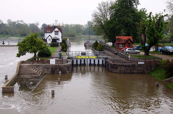 Photo 6"x4" Goring Lock on the River Thames Streatley\/SU5980 c2012