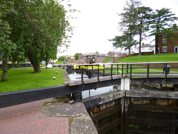 Photo 6"x4" Stourport, wide locks Stourport-on-Severn c2012