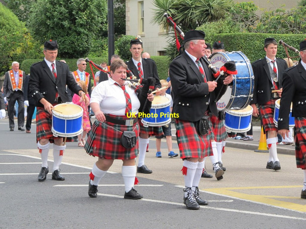Photo 6"x4" Pipers and Drummers of the Aughnahoory Pipe Band LOL 343B Kilkeel c2012