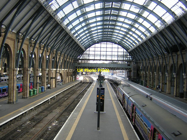 Photo 6"x4" Kings Cross station: trainshed London c2012