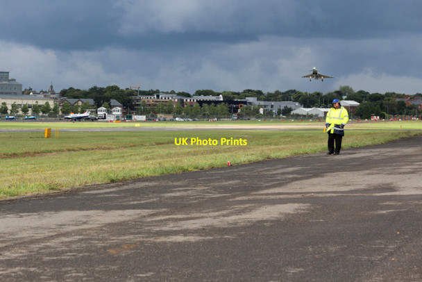 Photo 6"x4" Look behind you (Typhoon landing), Farnborough Air Show 2012 Farnborough\/SU8754 c2012