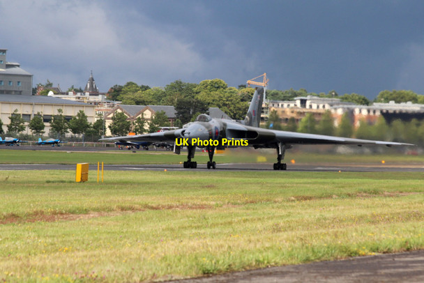 Photo 6"x4" Vulcan Bomber, Farnborough Air Show 2012 Farnborough\/SU8754 c2012