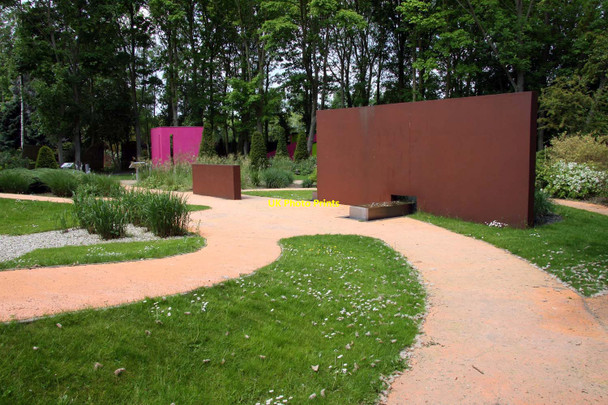 Photo 6"x4" Ornamental metal wall in the Festival Gardens Spalding c2012