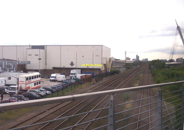 Photo 6"x4" Metrolink line crosses over mainline into Victoria station Failsworth c2012