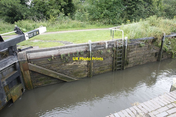 Photo 6"x4" Side by the gates Thatcham c2012
