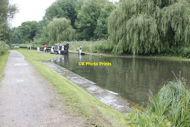 Photo 6"x4" Going in the lock Thatcham c2012