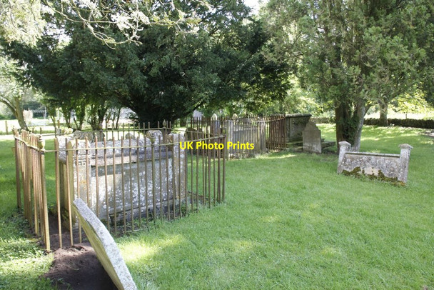 Photo 6"x4" Tombs on the east end Lechlade on Thames c2012