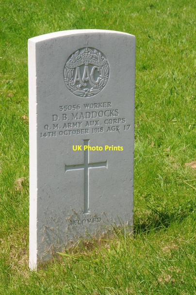 Photo 6"x4" Military grave of D B Maddocks Mustow Green c2012