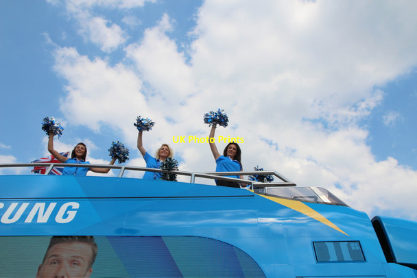 Photo 6"x4" Waiting for the Torch in Southgate, London N14 Southgate\/TQ3094 c2012