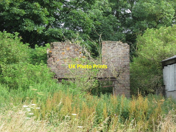 Photo 6"x4" Ruined farm building at Mowthorpe Great Kendale c2012
