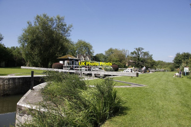 Photo 6"x4" Along Buscot Lock Lechlade on Thames c2012
