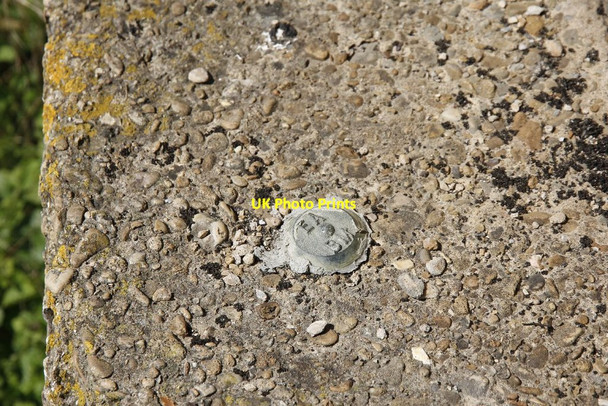Photo 6"x4" Another Benchmark Lechlade on Thames c2012