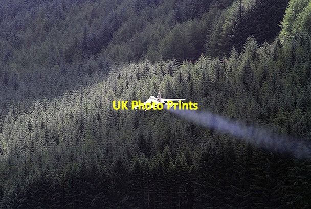 Photo 6"x4" A low flying Tornado jet in Moffat Dale Emblem Brae c2012
