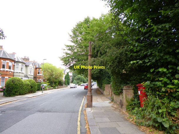 Photo 6"x4" North Finchley, street furniture Friern Barnet c2012
