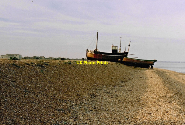 Photo 6"x4" The east-facing beach at Dungeness, with fishing-boats Dungeness c1997