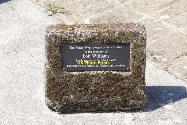 Photo 6"x4" Dedication by the lock Lechlade on Thames c2012