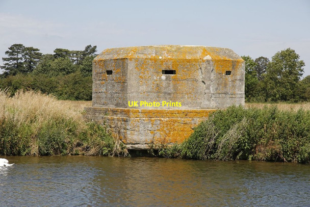 Photo 6"x4" Front view Lechlade on Thames c2012
